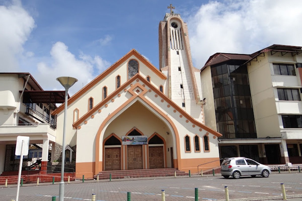 Catedral Católica de Puyo – Nuestra Señora del Rosario de Pompeya ...